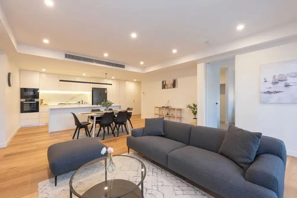 Luxe 3 Bedroom Apartment With Parking