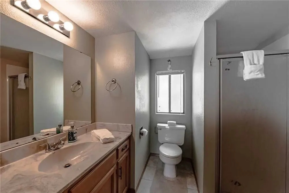 Casa Del Rey - Three Bedroom Cabin with Hot Tub
