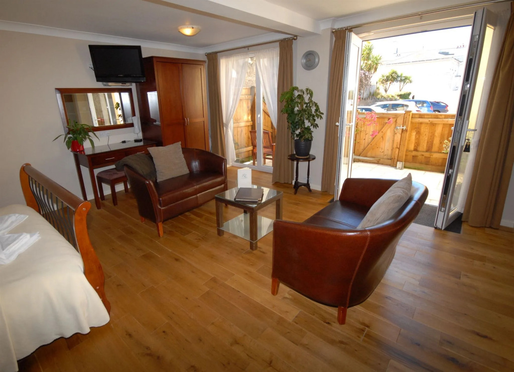 Riviera Lodge Hotel