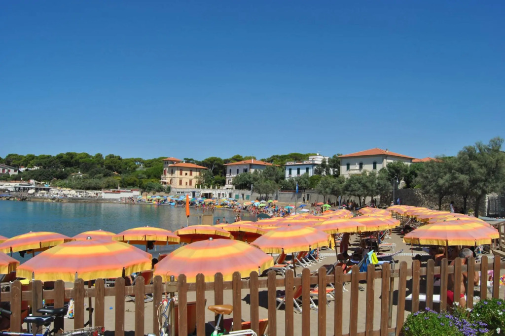 C.I.R. N. 049017LTN0011 - In vacation residence -30 mt from the sea, apartment on 2 levels, for 5 pe-FREZZINI La Perla