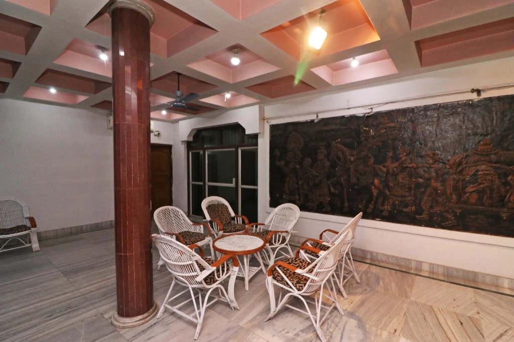 OYO 18668 Ananya Guest House