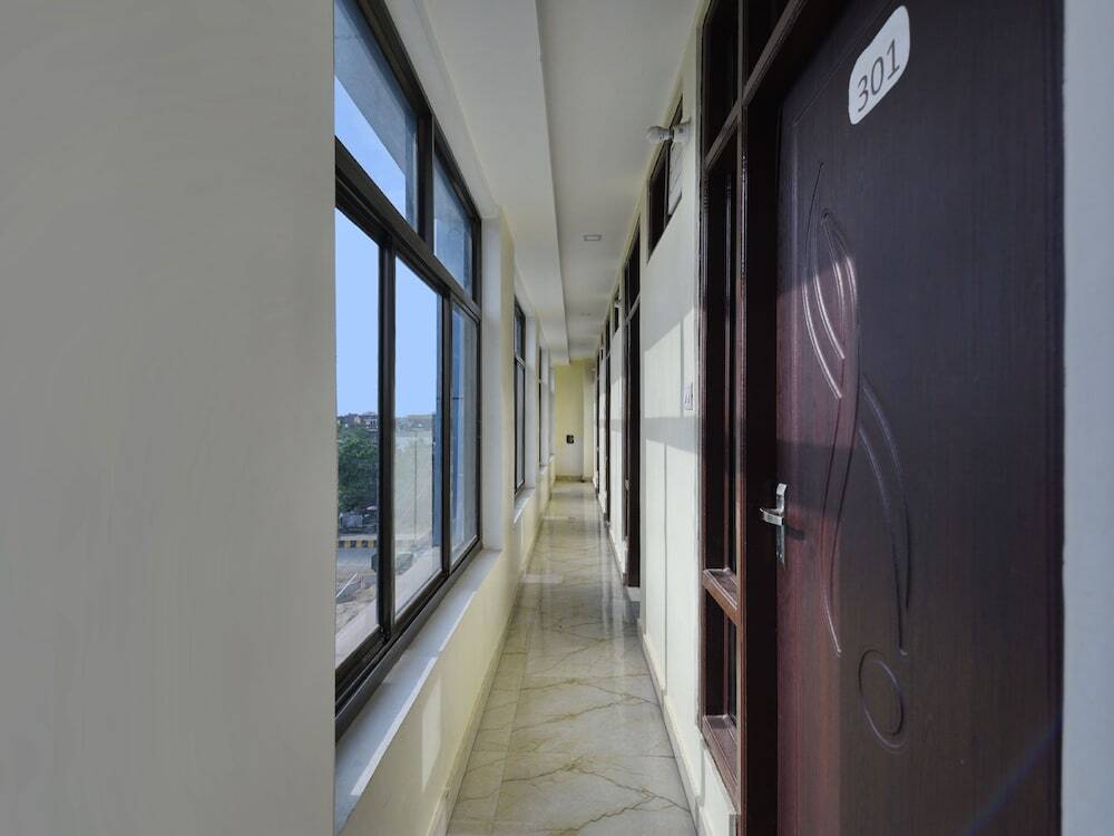 OYO 10969 Hotel US Residency