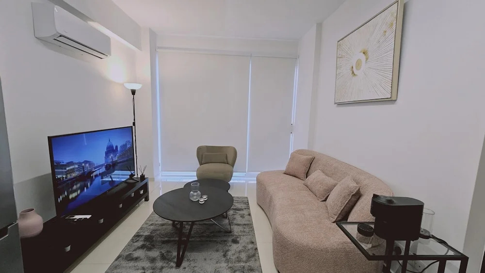 104 NIC - 102 Stay Cosmo City Suite
