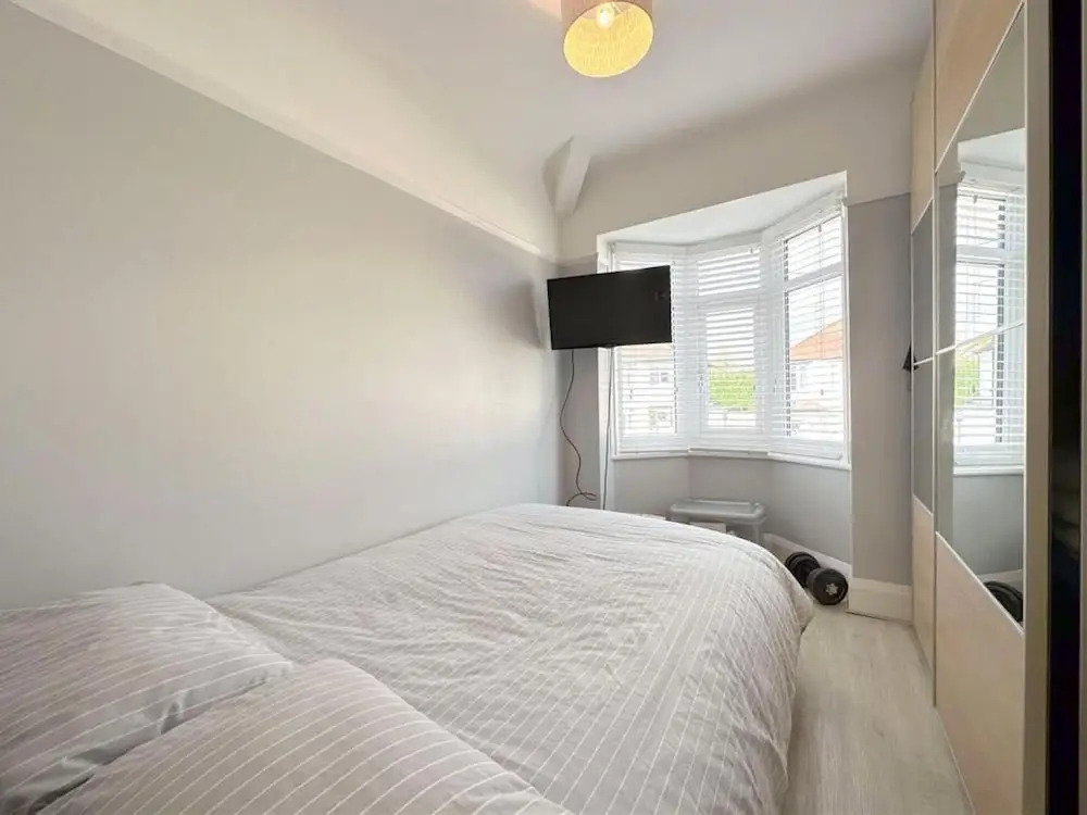 Impeccable 4-bed House in Liverpool
