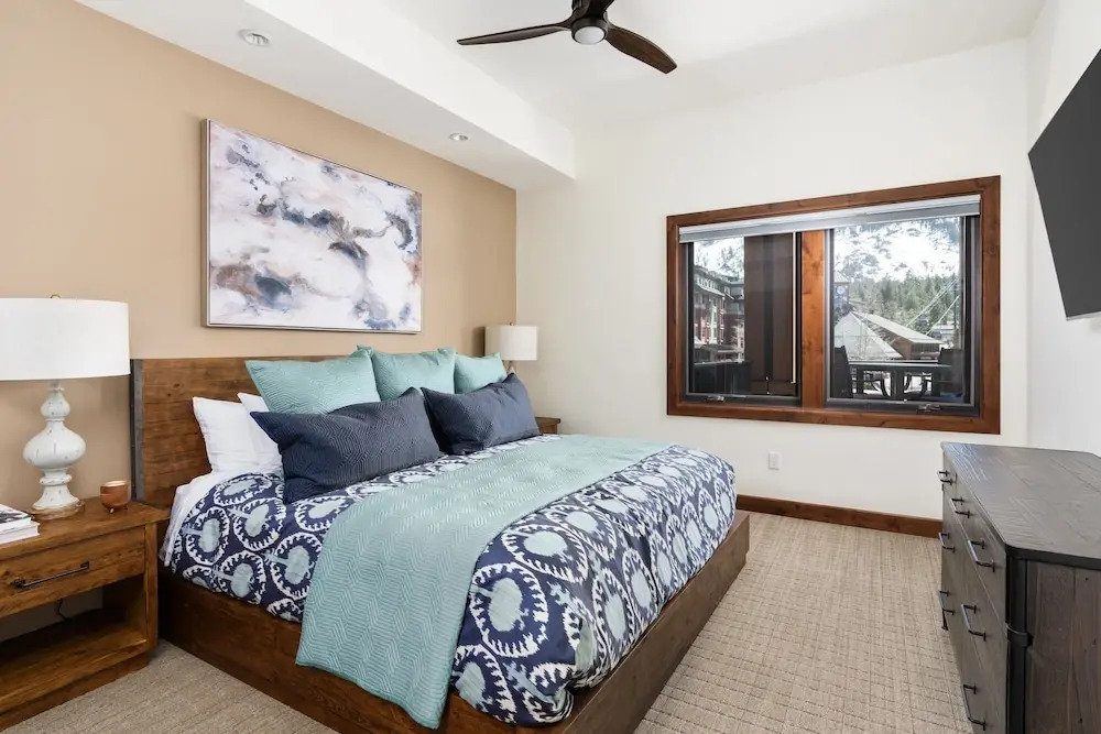 Luxury 4BDR Residence steps from Heavenly Village condo