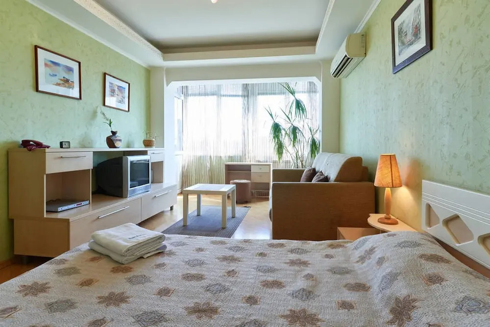 Апартаменты Home-Hotel, ул. Евгения Сверстюка, 8