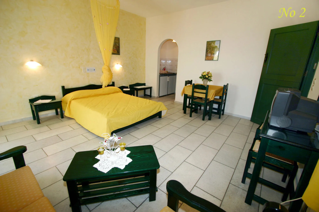Studios Vrettos Beachside Hotel