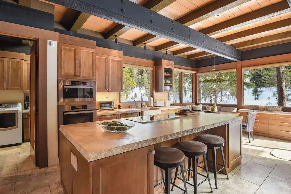 Joy on the River Stunning Waterfront Home for 10