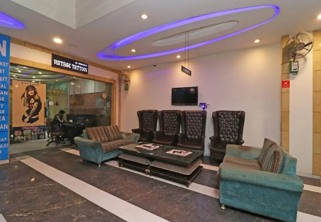 Hotel All Iz Well - Just a min away from New Delhi Railway Station