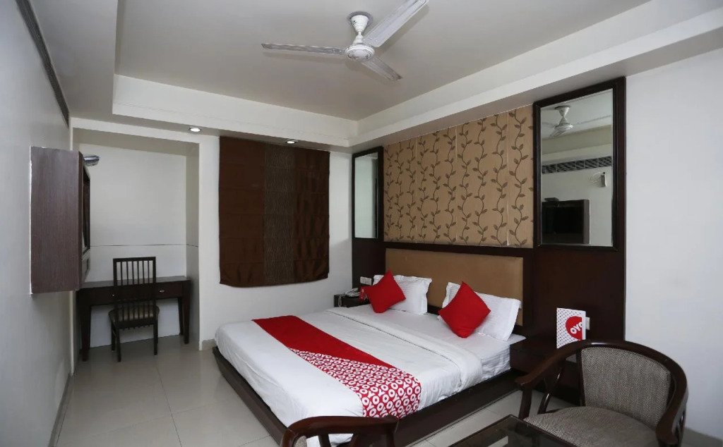 OYO 13758 XS Residency