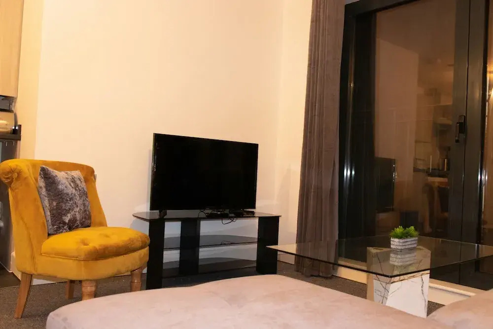 Livestay - Chic One Bed Apartment Near Heathrow