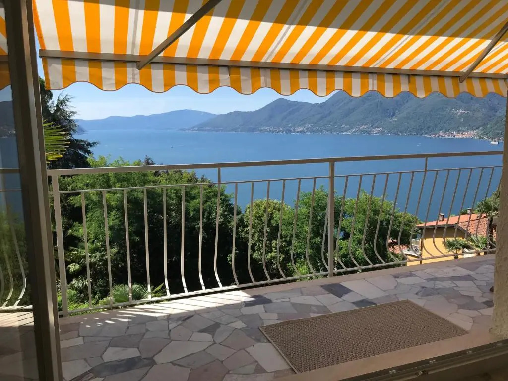Moderne Ferienwohnung mit Traumseeblick Lago Maggiore