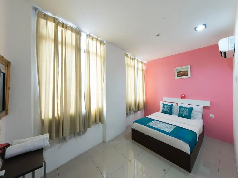 OYO 162 FB Hotel