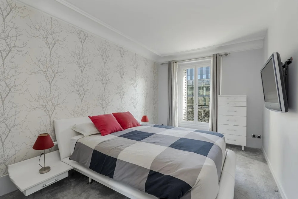 Luxury 4 Bed Residence - Next to Arc de Triomphe