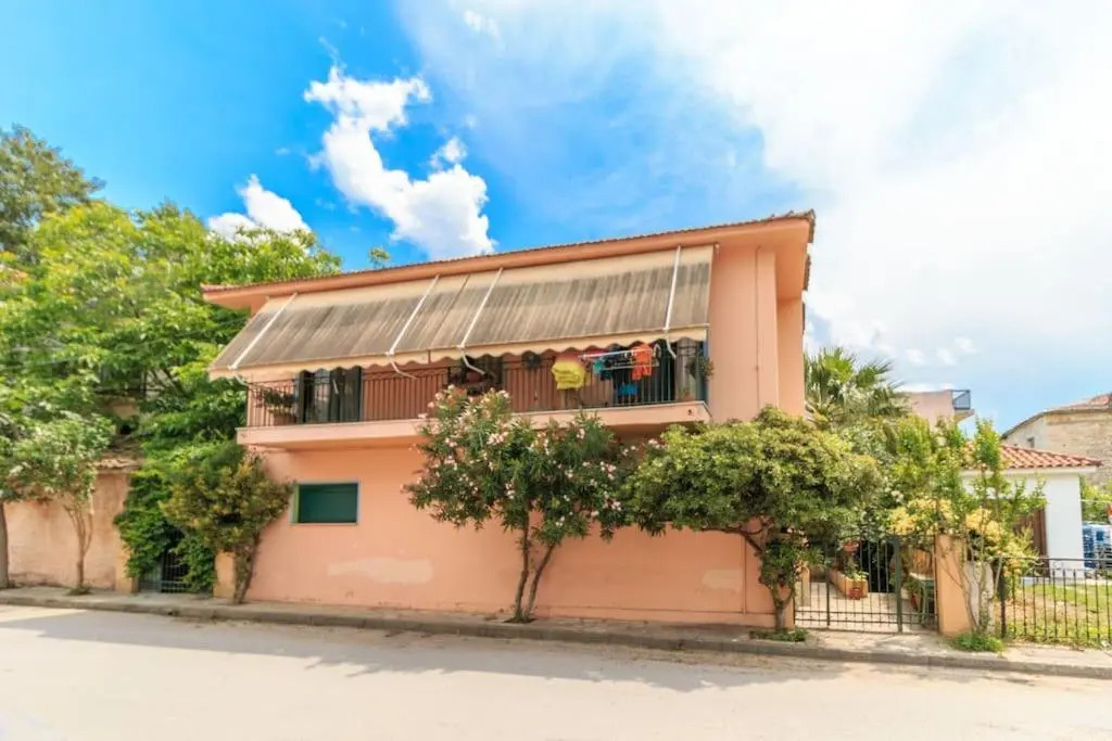 Nanos House