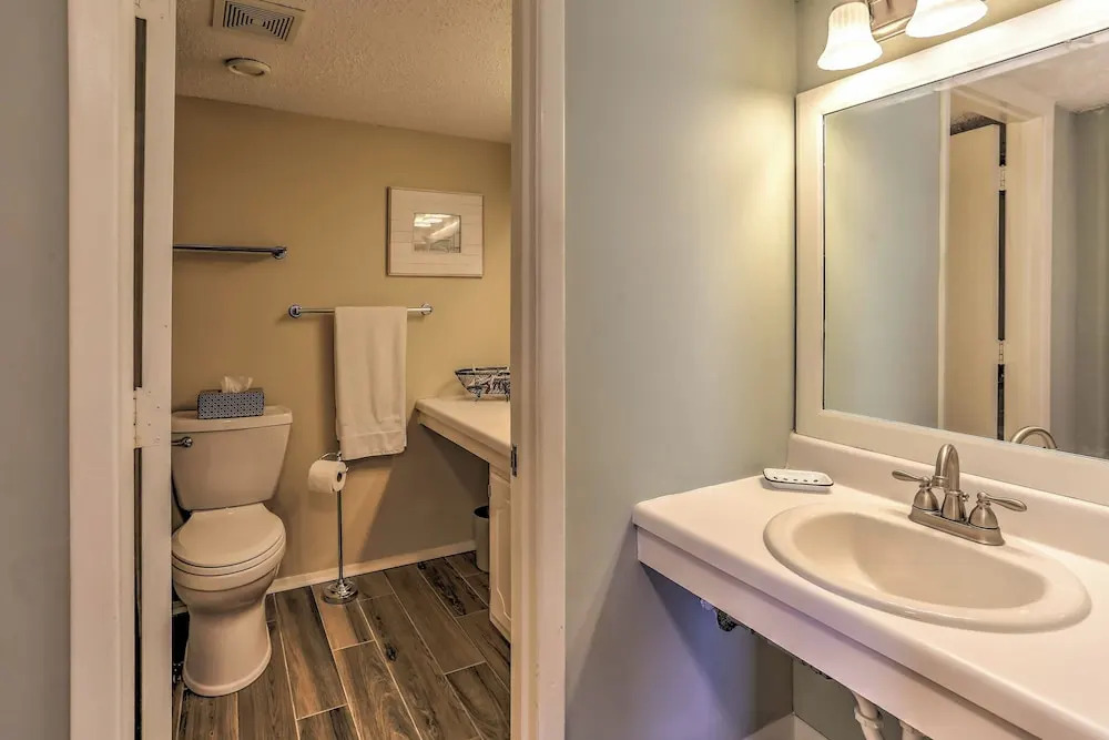 Chic Myrtle Beach Seaside Escape w/ Pool Access!