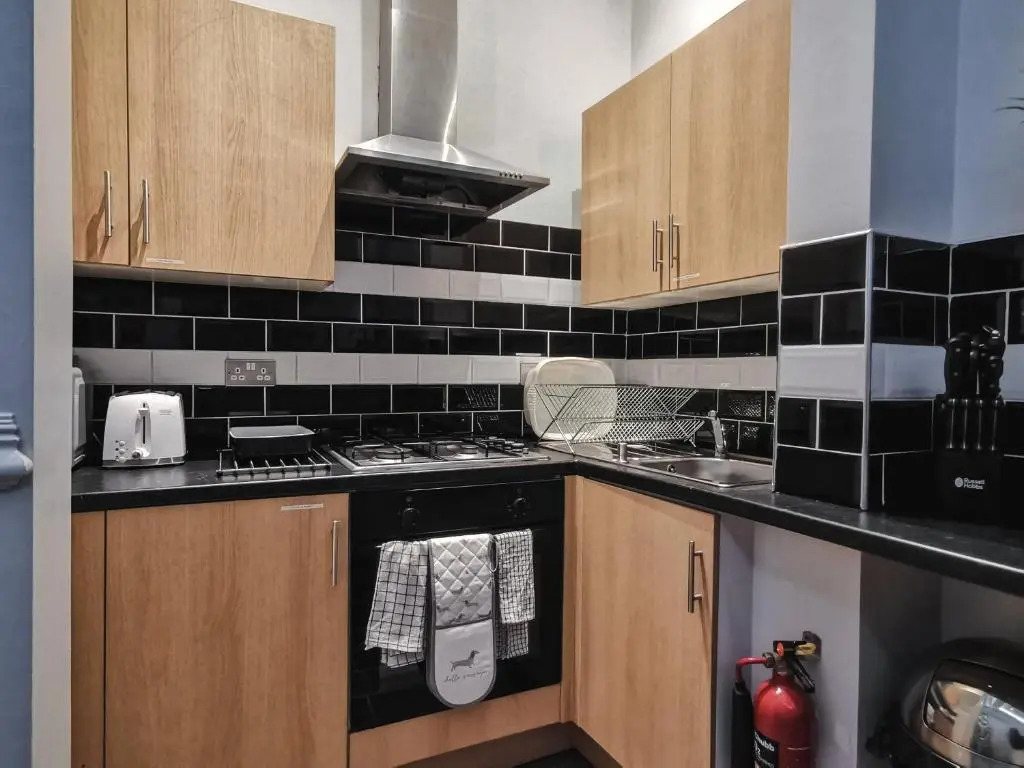 3 Bed Apartment in the Heart of Westend of Glasgow (Adults Only)