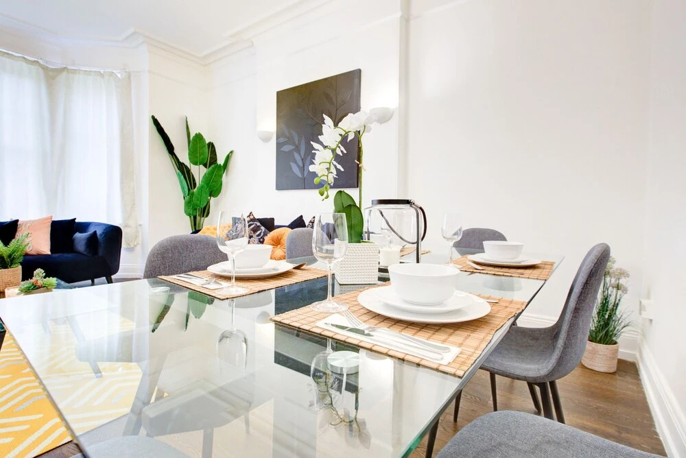 4-bedrooms 2-baths Independent Private Family Flat