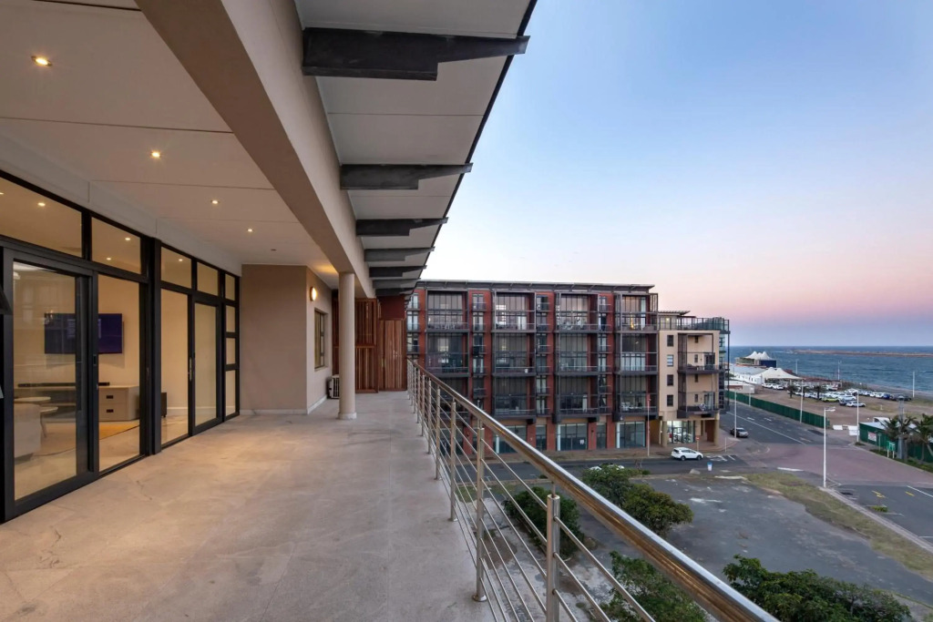 uSHAKA WATERFRONT - PALATIAL PRIVATE PENTHOUSE