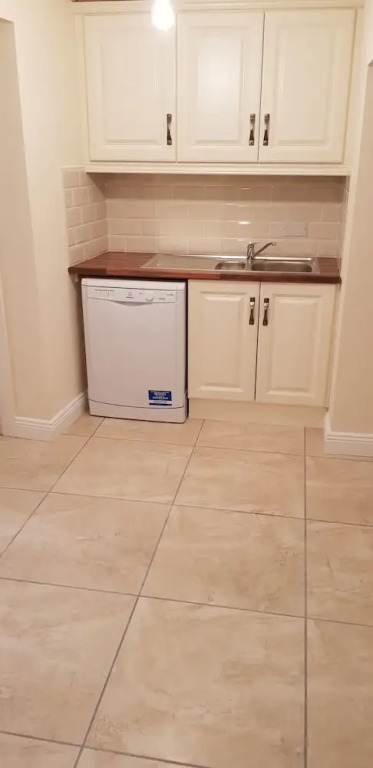 3 Bedroom newly furnished cork city