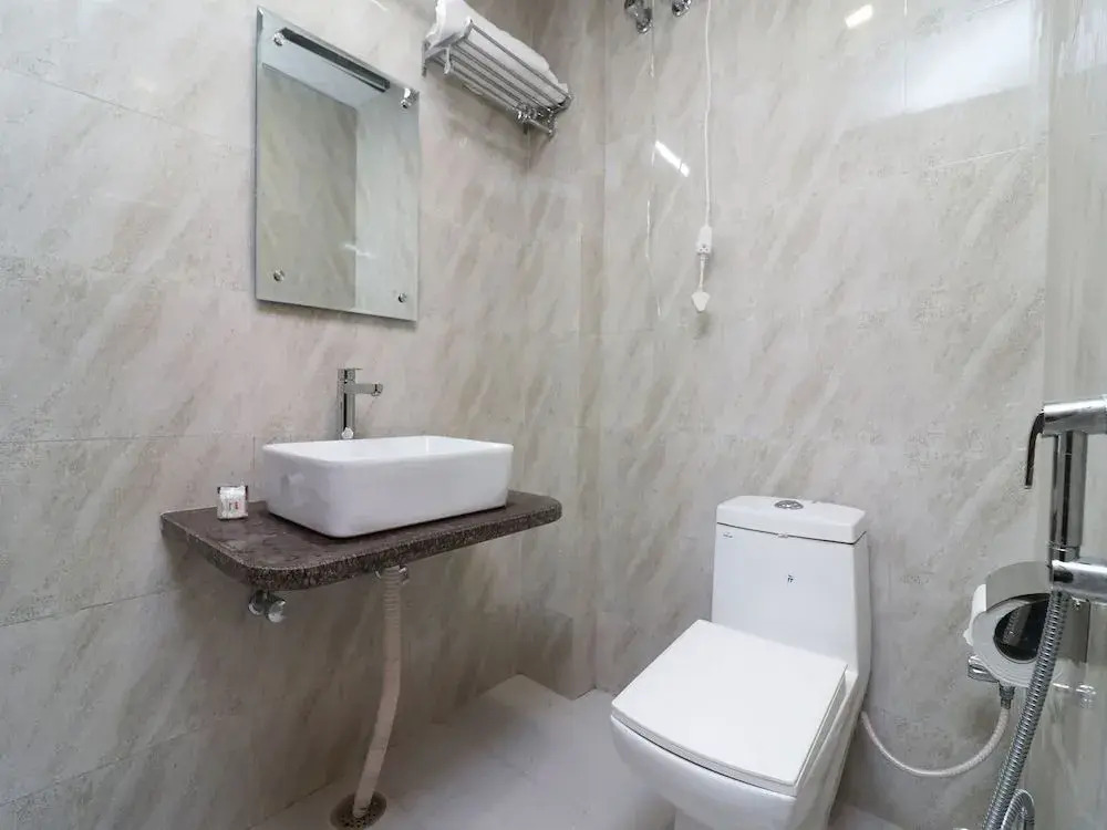 Hotel White House By OYO Rooms