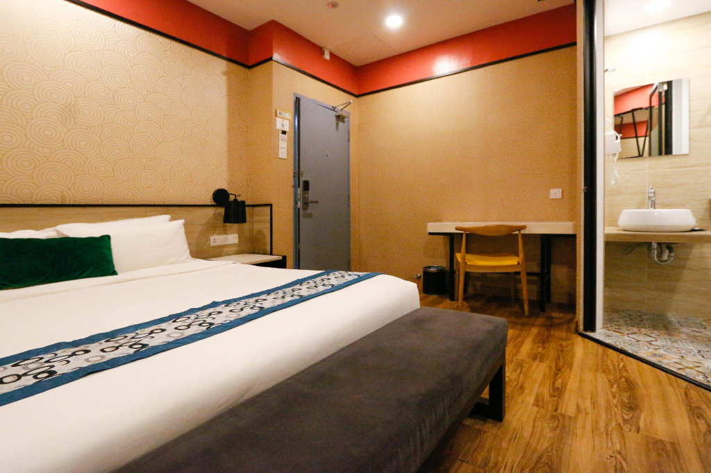 Swing & Pillows - Golden Roof Hotel Seri Iskandar, Ipoh