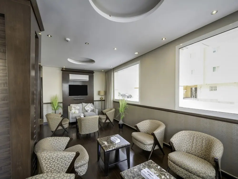 OYO 160 Dotel Suites