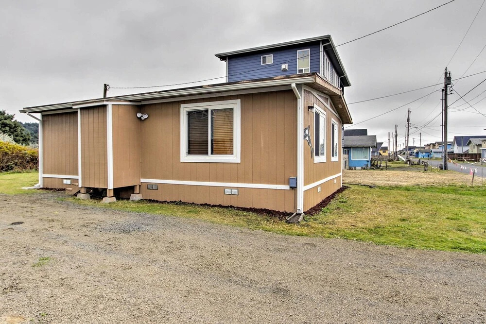 Walk to Beach! The Little Orcas Moclips Cottage