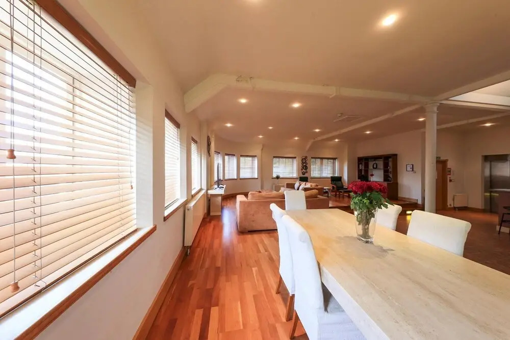Exclusive Stunning Spacious Penthouse In The City
