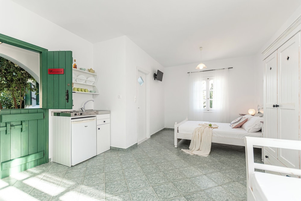 Palatiana Agriturismo-Philoxenia Cottages Retreat