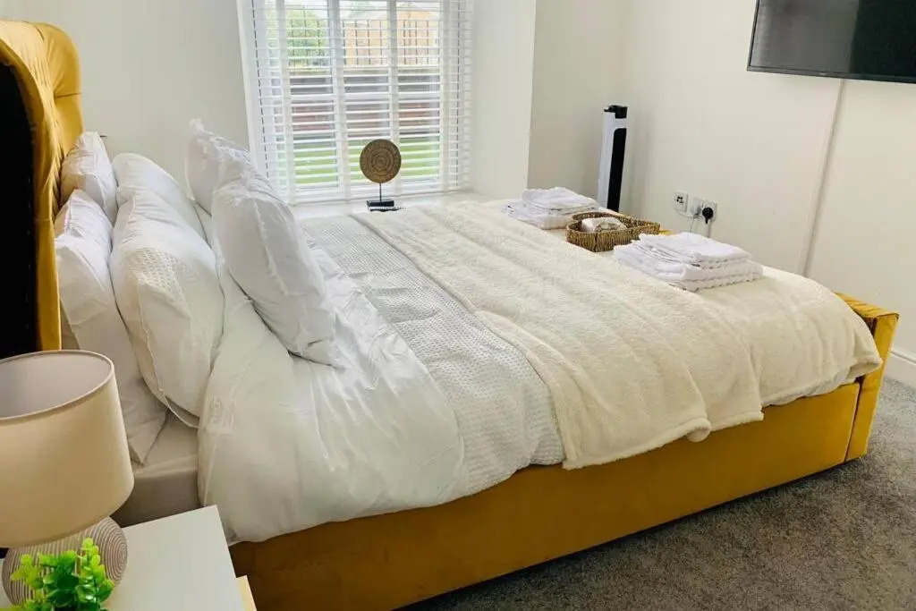 Centrally located luxury 2 bed modern apartment