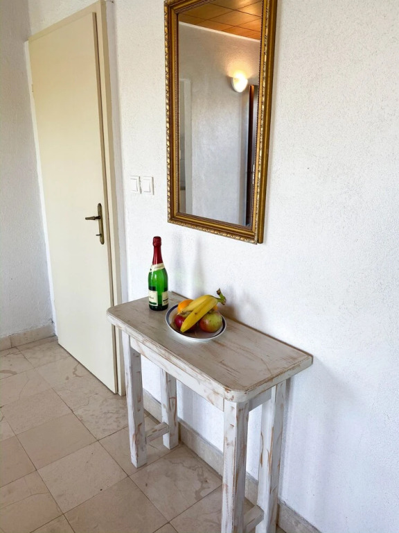 Inviting 3-bed Apartment in Okrug Donji Beachfront
