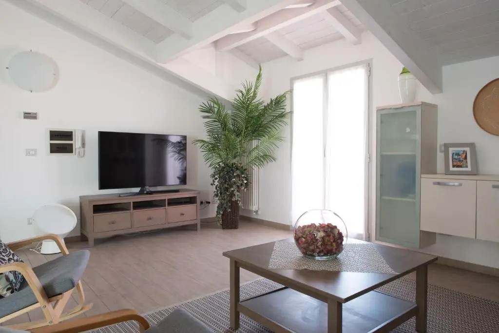 Dante 8 Apartments
