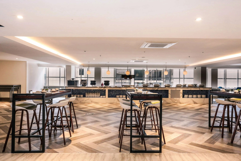 Days Hotel & Suites by Wyndham KL - Chan Sow Lin MRT or LRT