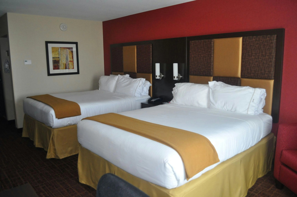 Holiday Inn Express & Suites Greensburg by IHG