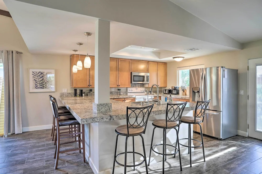 226242 3 BR Oasis w/ Hot Tub By Golf & Coachella!