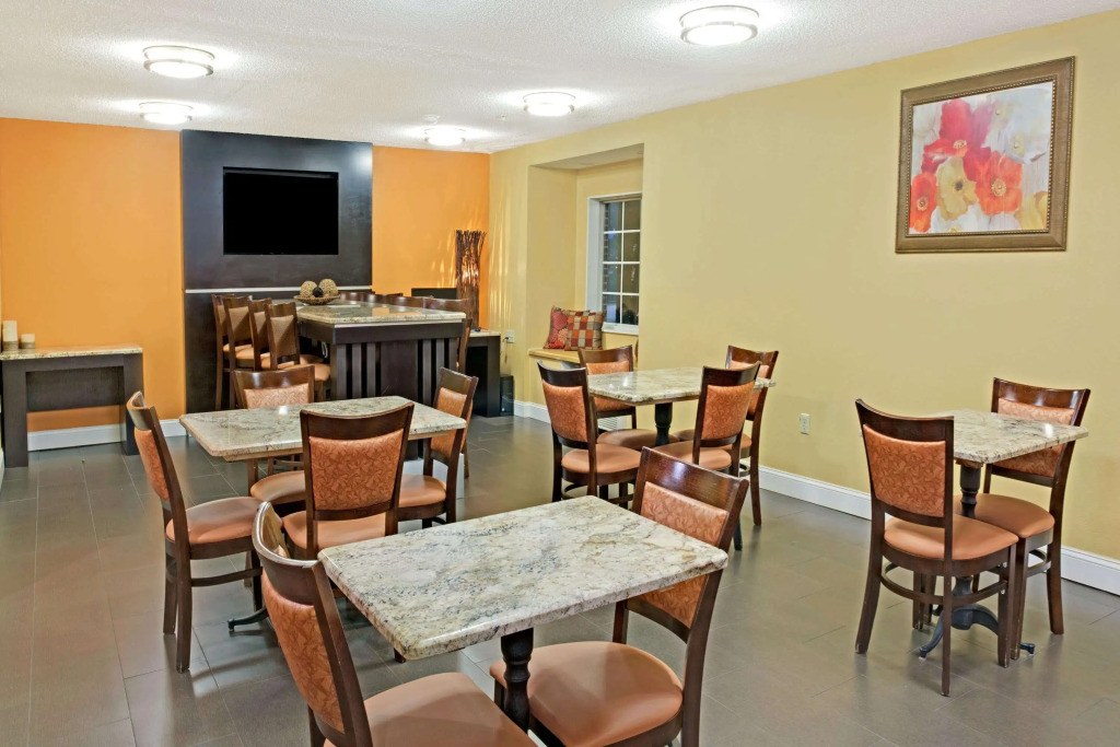 Microtel Inn by Wyndham University Place
