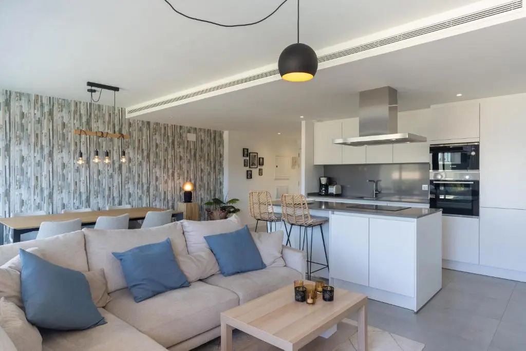 Modern 3bed apartment with sea view