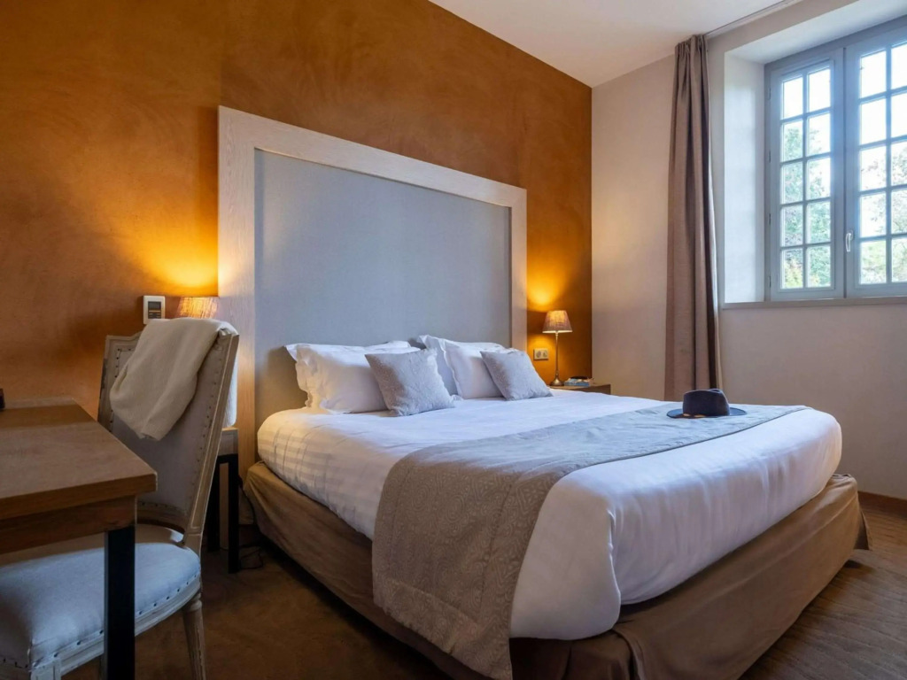 Hotel de LAbbaye Le Tronchet - Handwritten Collection