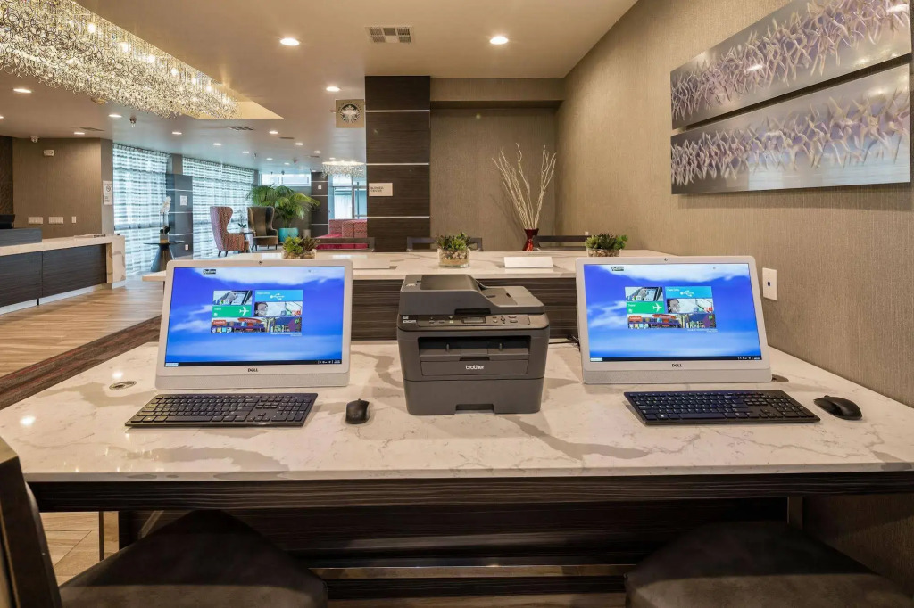 Radisson Hotel Oakland Airport