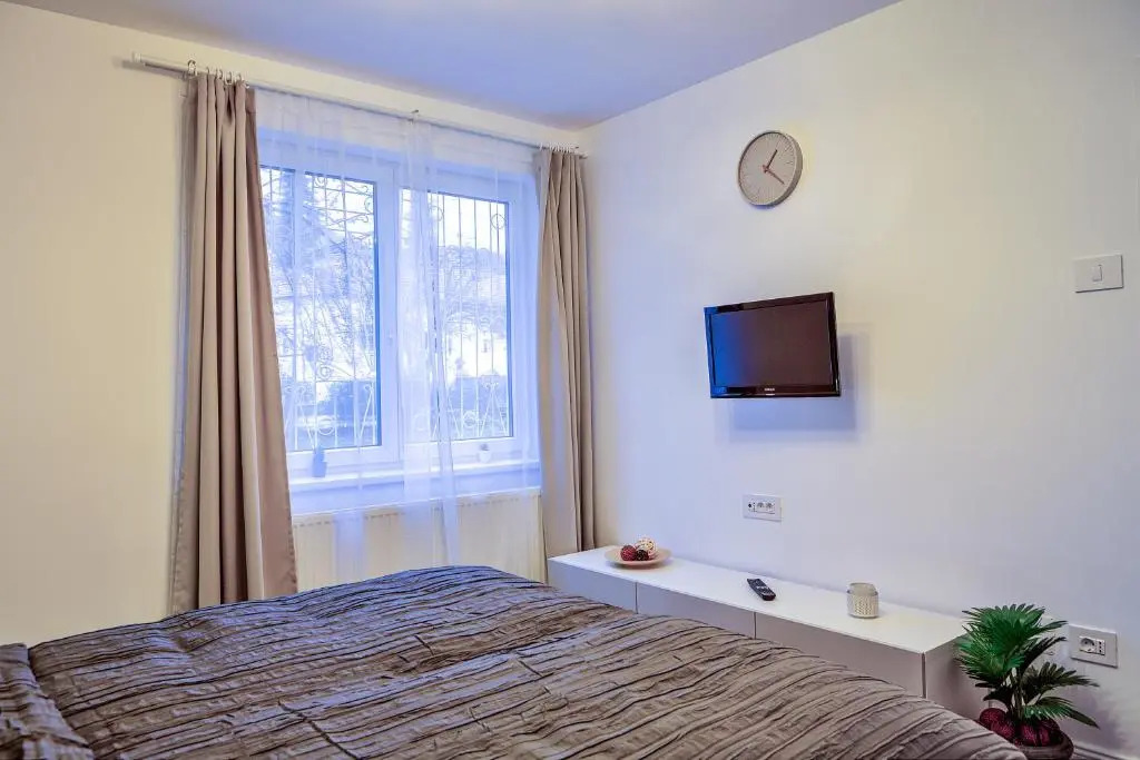 5 min to everything-Stylish-Modern-Old City Center