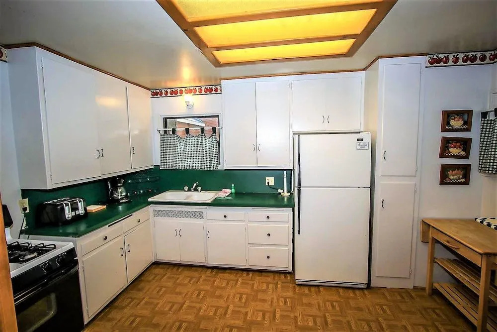 Kelley's Kabin 290 by RedAwning