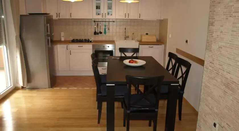 Apartments SIPARIS Zambratija