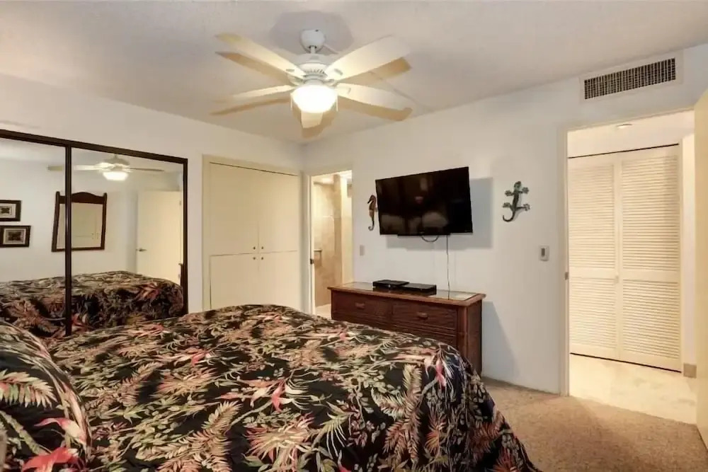 Kihei Beach, #203 1 Bedroom Condo by RedAwning