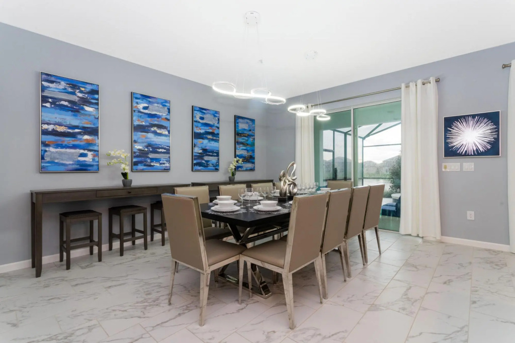 Large beautiful home by Disney