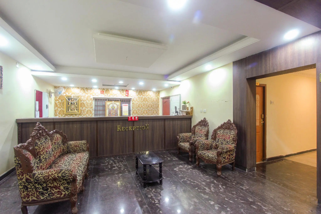 OYO Flagship 76906 Damodar Inn
