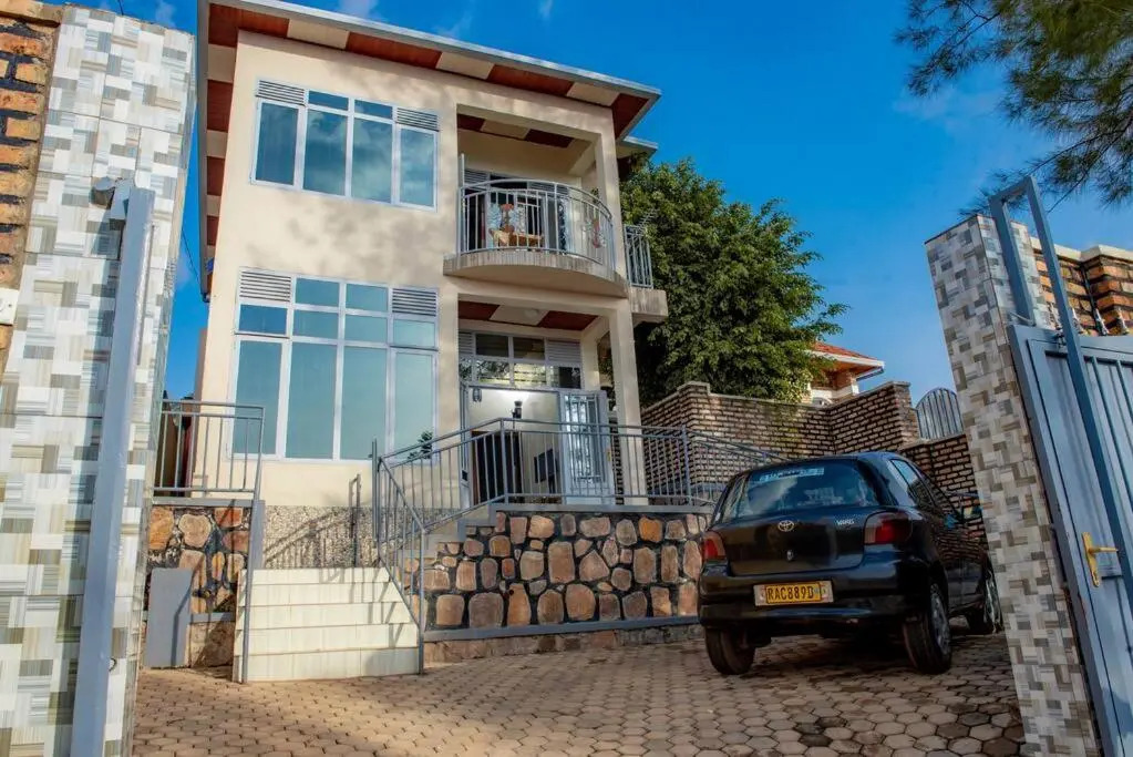 Amazing 3-Bedroom House With Scenic View.