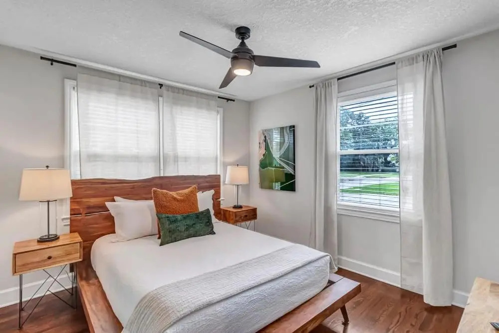 Modern 2 BR Condo - 2 block from San Marco
