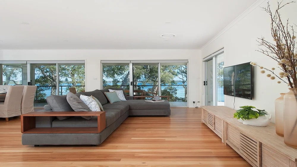 Waterfront Serenity - Luxury home with Grand Views