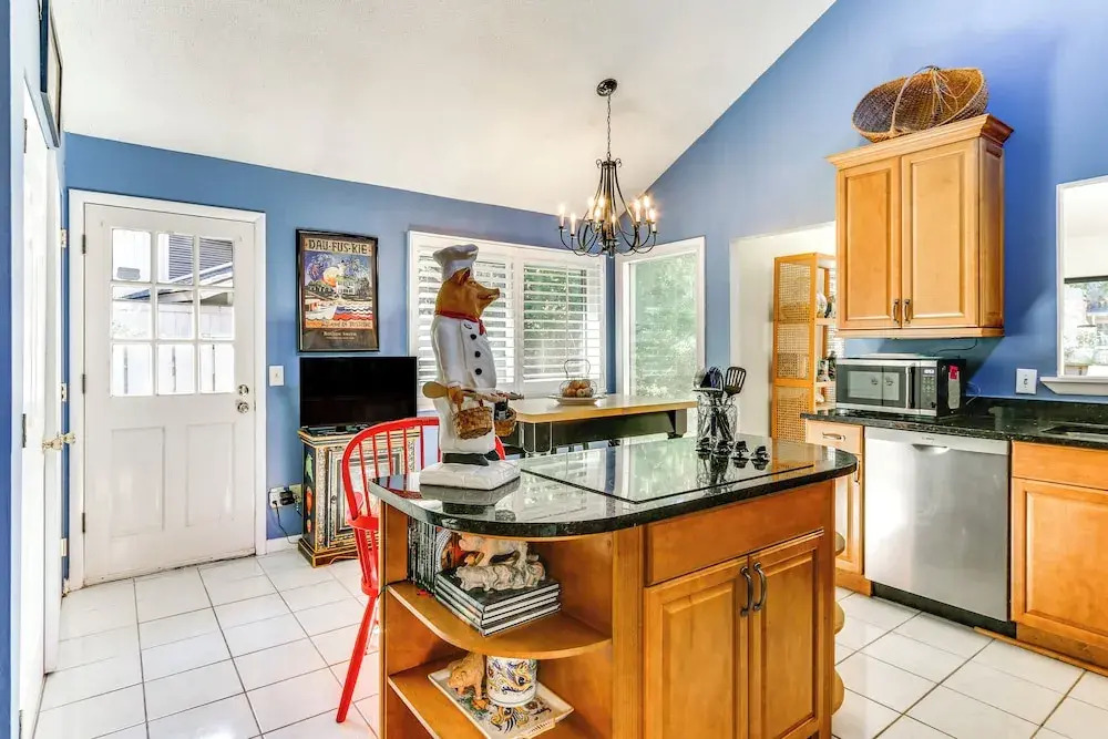 2 Mi to Beach: Hilton Head Home w/ Furnished Deck
